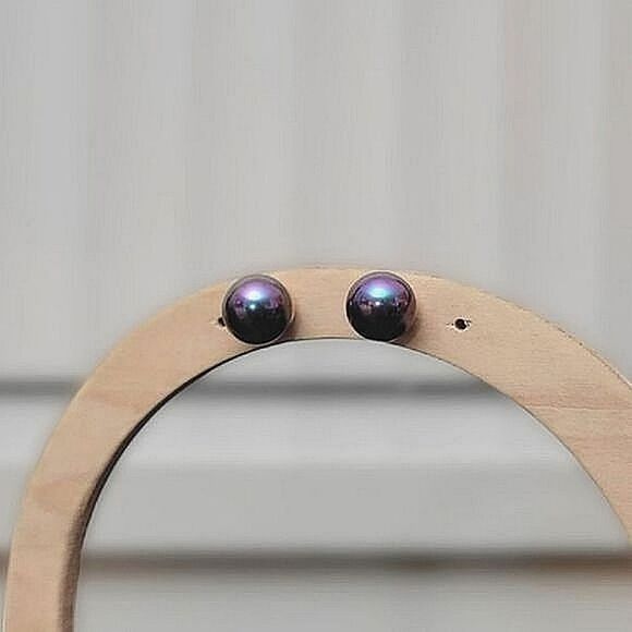 Vtg faux black pearl and gold plated sterling silver studs - Picture 2 of 9